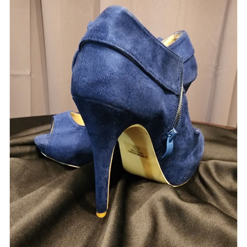 Blue Heels w/Bow, Women's size 10